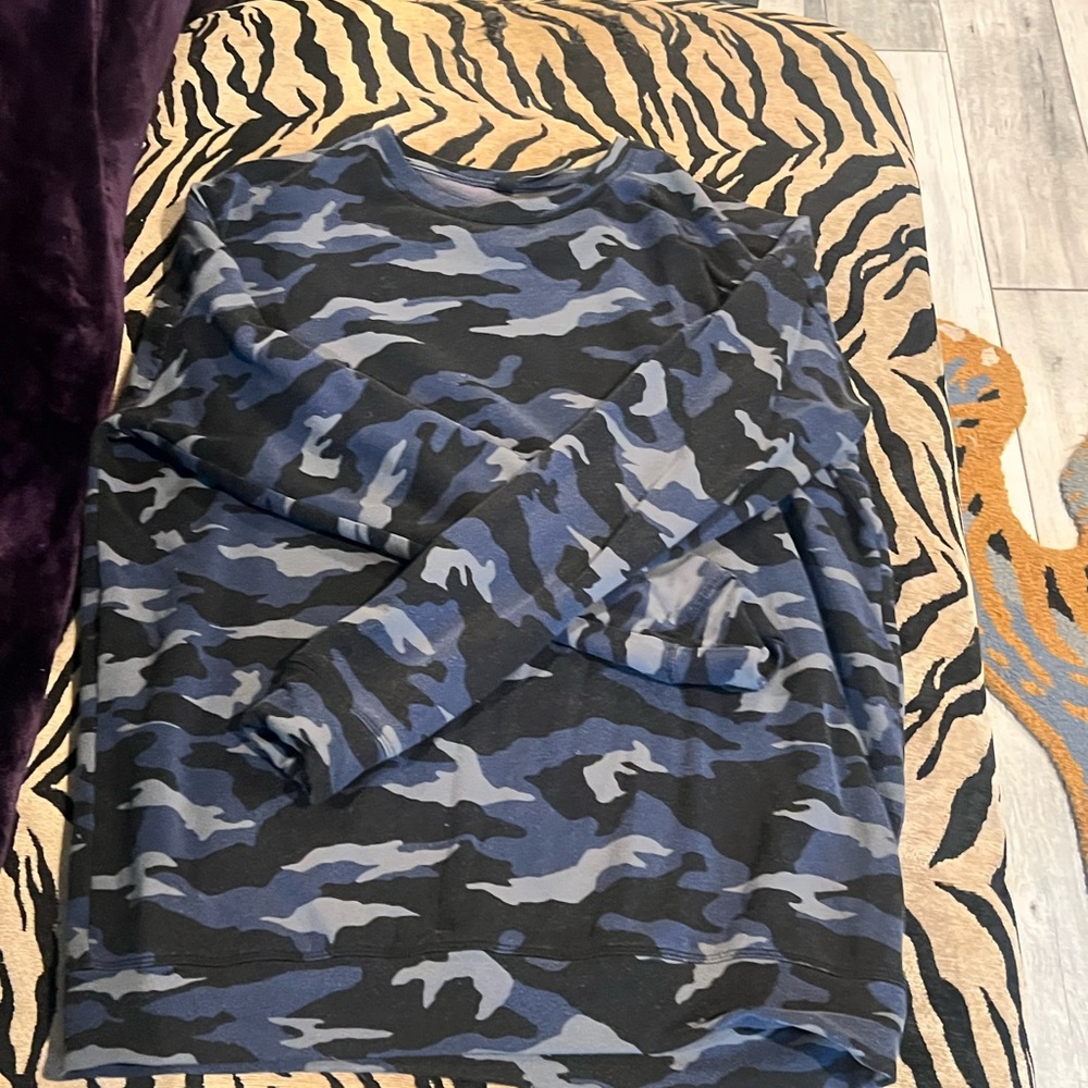 Athleta Navy and Gray Camouflage Tee